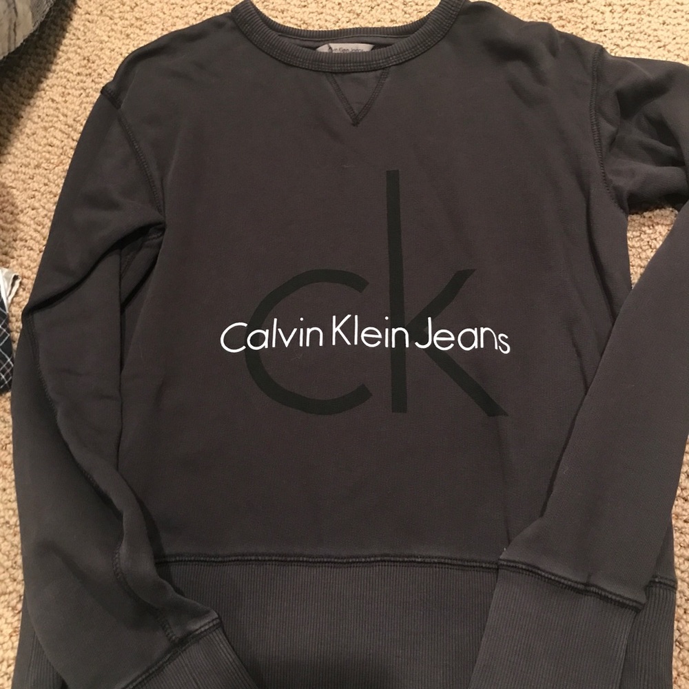 Calvin Klein crewneck. Never worn. Size small